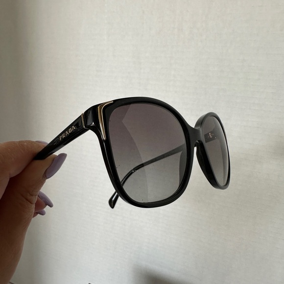 Authentic Unisex Sunglasses Prada. - Picture 4 of 11